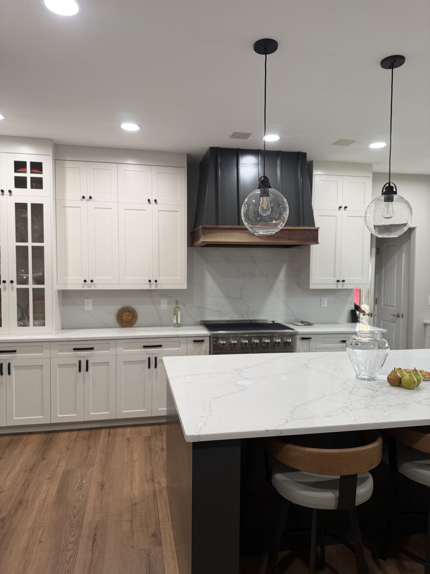 Completed kitchen with white shaker cabinets and quartz countertops